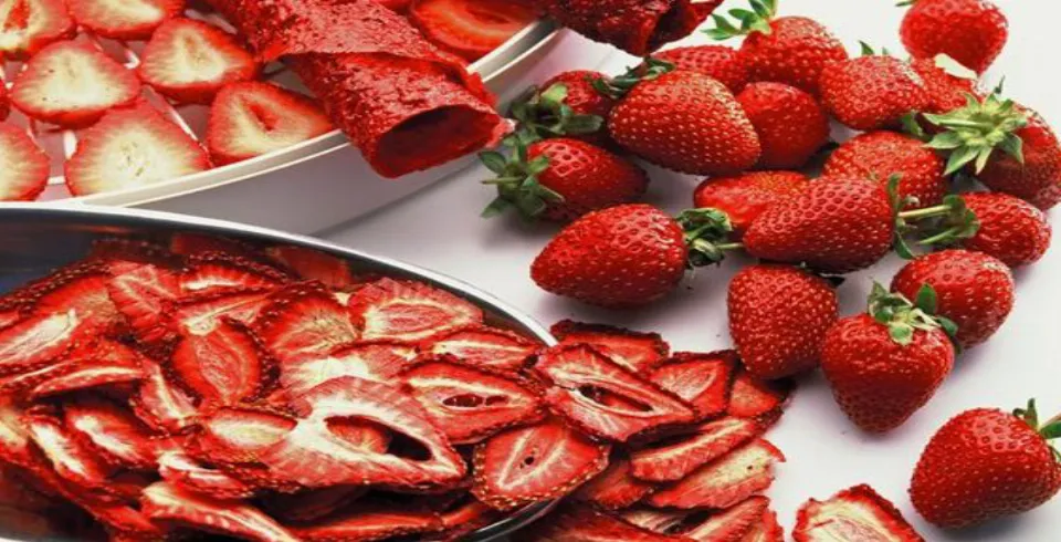 Qurudulmuş çiyələk: Ləzzətli qəlyanaltı və sağlam seçim